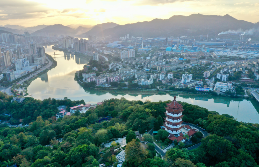 福建小城情,友情与爱的温馨旋律